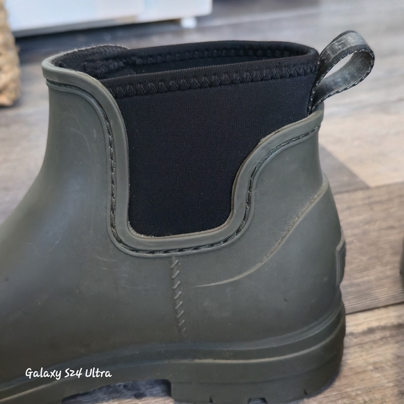Uggs Olive Green Short Rain Boots Size 9 - Picture 7 of 9